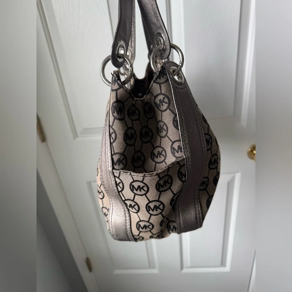 Michael Kors monogrammed shoulder hobo bag - Picture 10 of 12